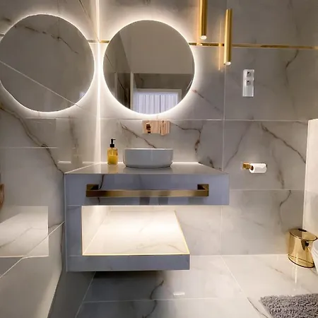 St Stephen Luxury With Jacuzzi And Sauna Apartament