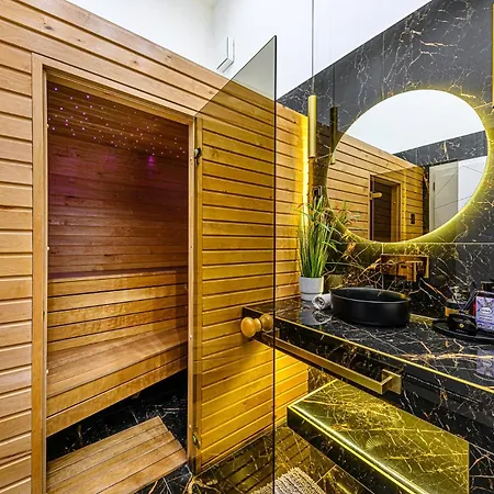 St Stephen Luxury With Jacuzzi And Sauna Apartament
