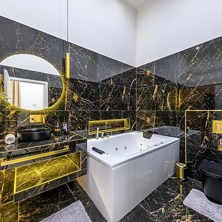 St Stephen Luxury With Jacuzzi And Sauna