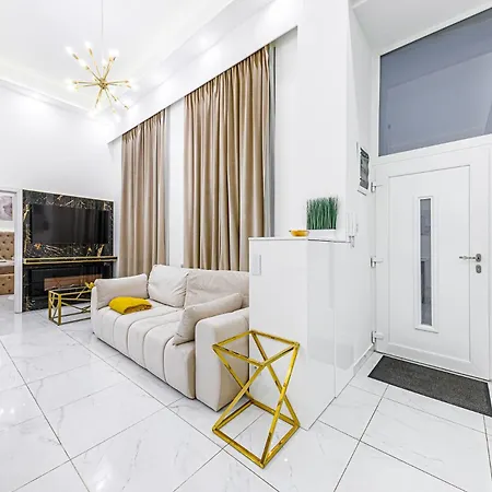 St Stephen Luxury With Jacuzzi And Sauna