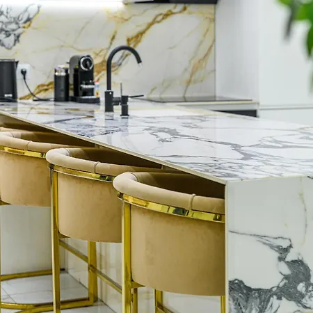 Апартаменты St Stephen Luxury With Jacuzzi And Sauna