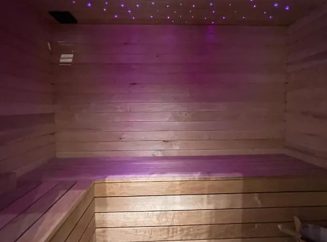St Stephen Luxury With Jacuzzi And Sauna *