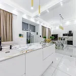 St Stephen Luxury With Jacuzzi And Sauna *