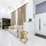St Stephen Luxury With Jacuzzi And Sauna