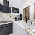St Stephen Luxury With Jacuzzi And Sauna شقة بودابست