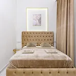 St Stephen Luxury With Jacuzzi And Sauna شقة