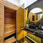 St Stephen Luxury With Jacuzzi And Sauna شقة