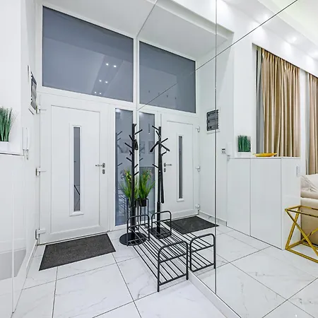 St Stephen Luxury With Jacuzzi And Sauna